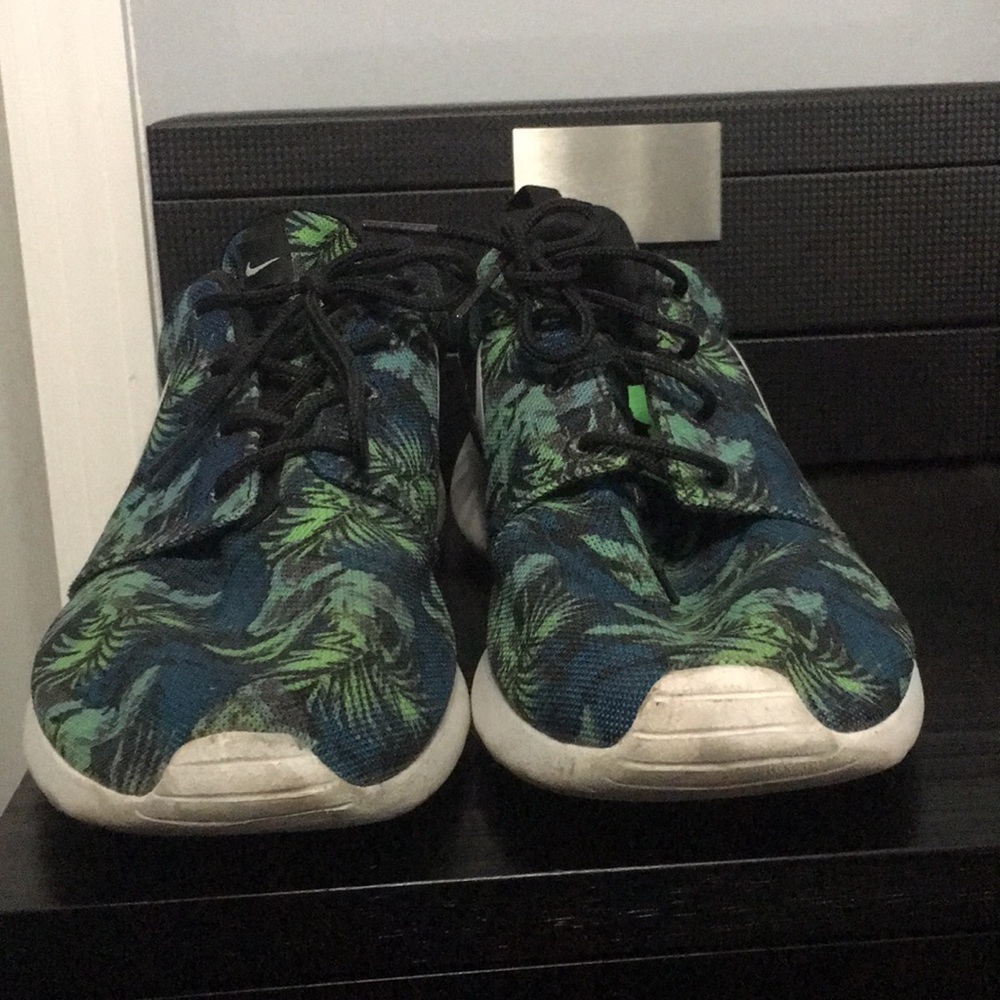 Nike roshe run size 10.5